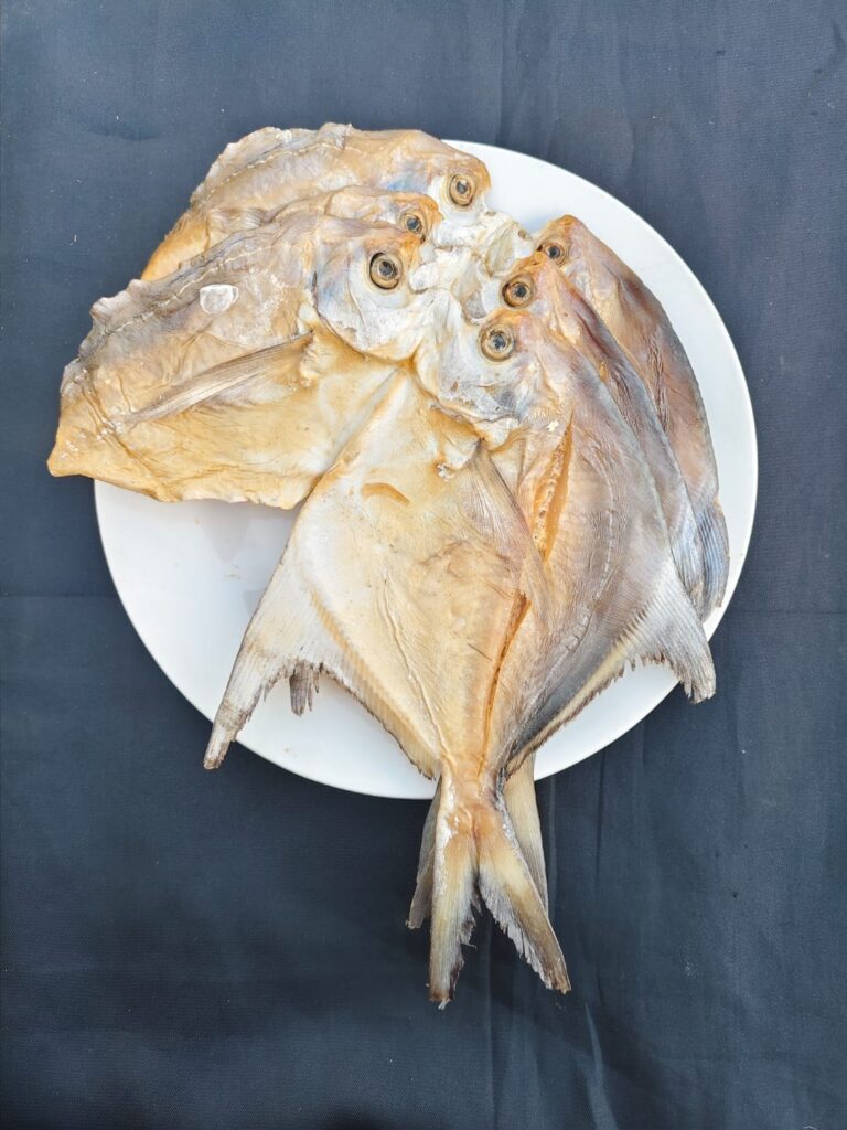দেশি সাদা রুপচাঁদা শুঁটকি।