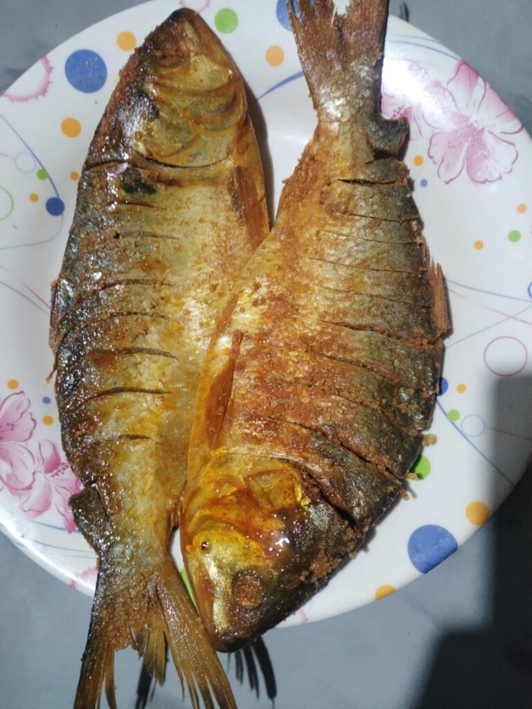 চন্দনা ইলিশ আস্তো।